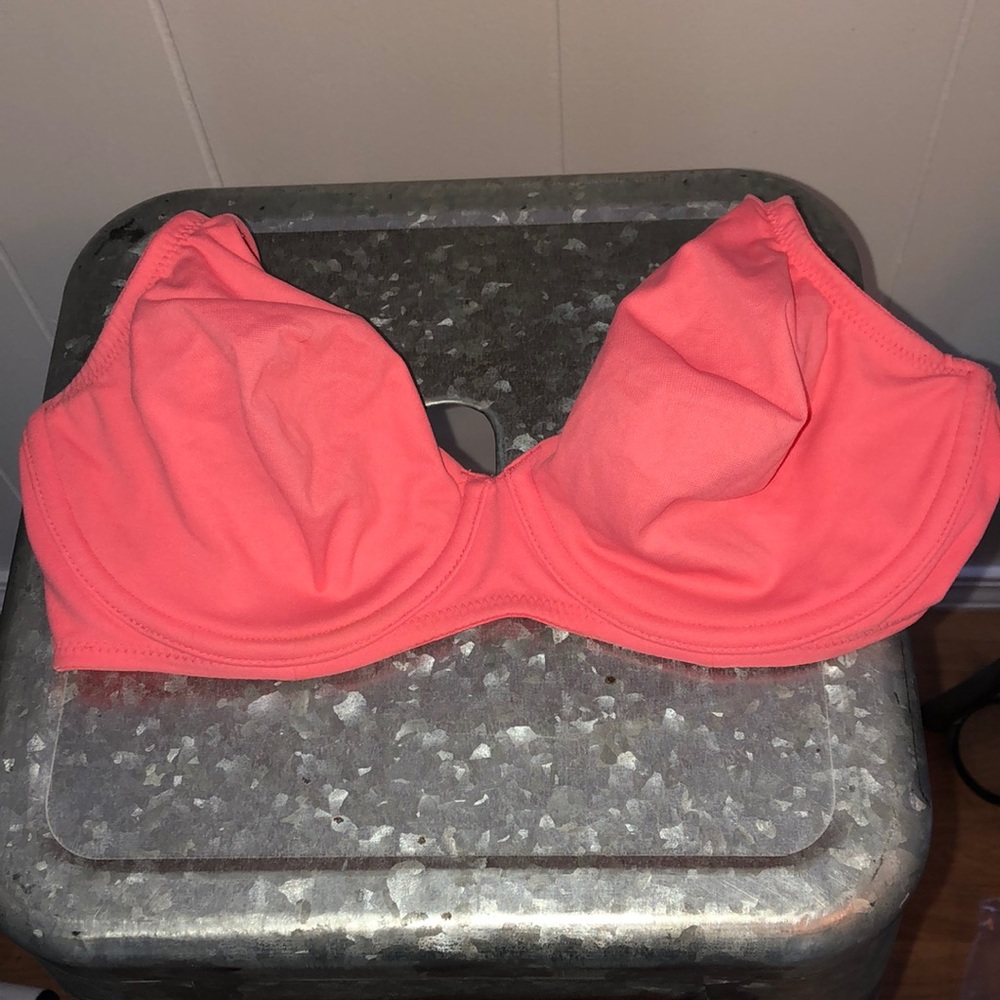 Body by Victoria’s Secret bra in coral size 34D